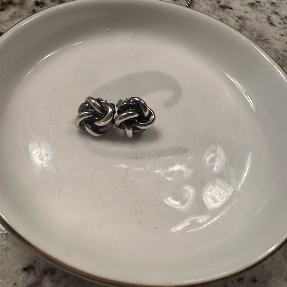 Retired James Avery Silver lovers Knot earrings